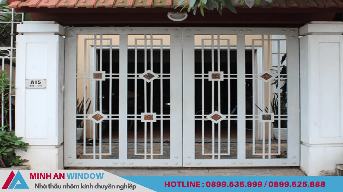 Cửa inox 4 cánh sơn tĩnh điện - Mẫu số 3