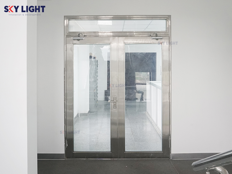 Giá Cửa Inox 2 Cánh: Tiêu Chuẩn Chất Lượng & Báo Giá Chi Tiết