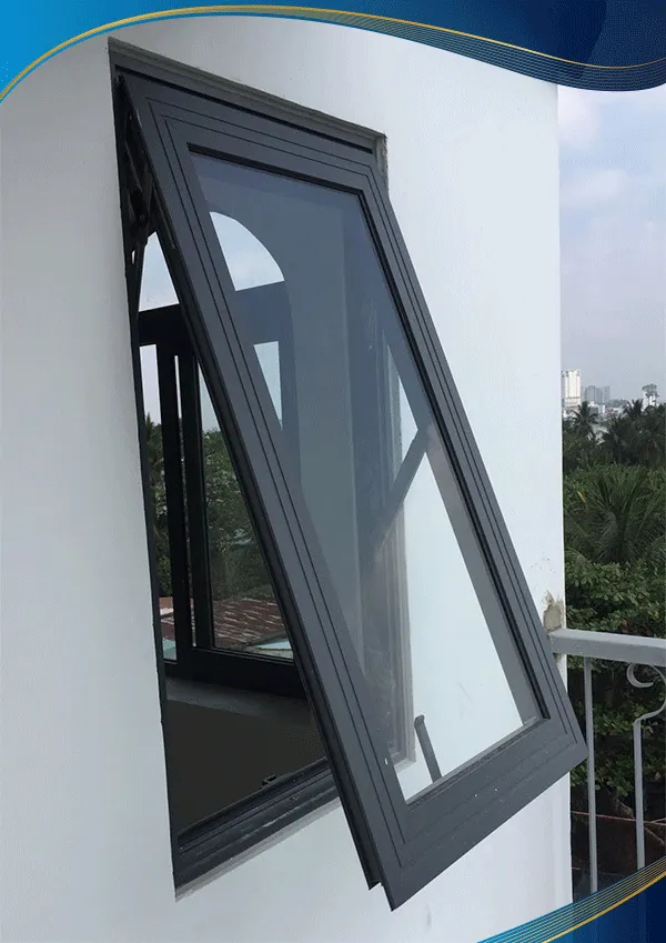 Mẫu cửa nhựa màu nâu đen 1 cánh mở hất sử dụng cho các công trình trên cao