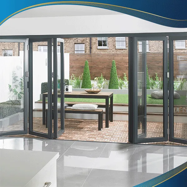 Cửa nhựa lõi thép 6 cánh xếp trượt được tận dụng để làm không gian nhà hàng thêm rộng và thoáng