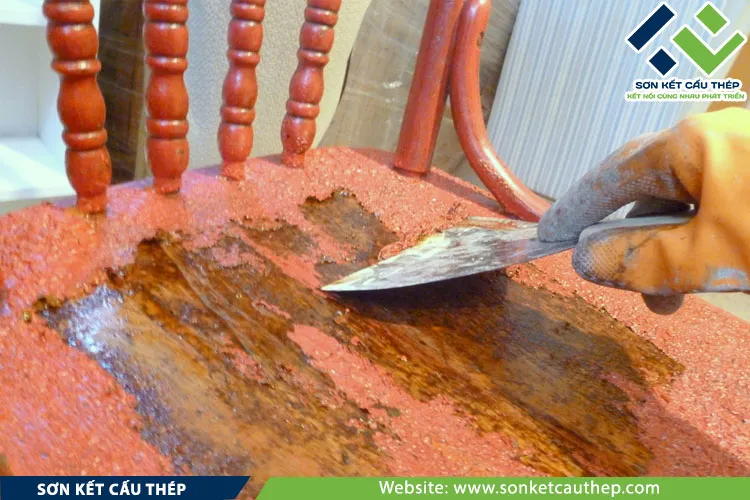 cửa sắt bị han gỉ sau thời gian sử dụng