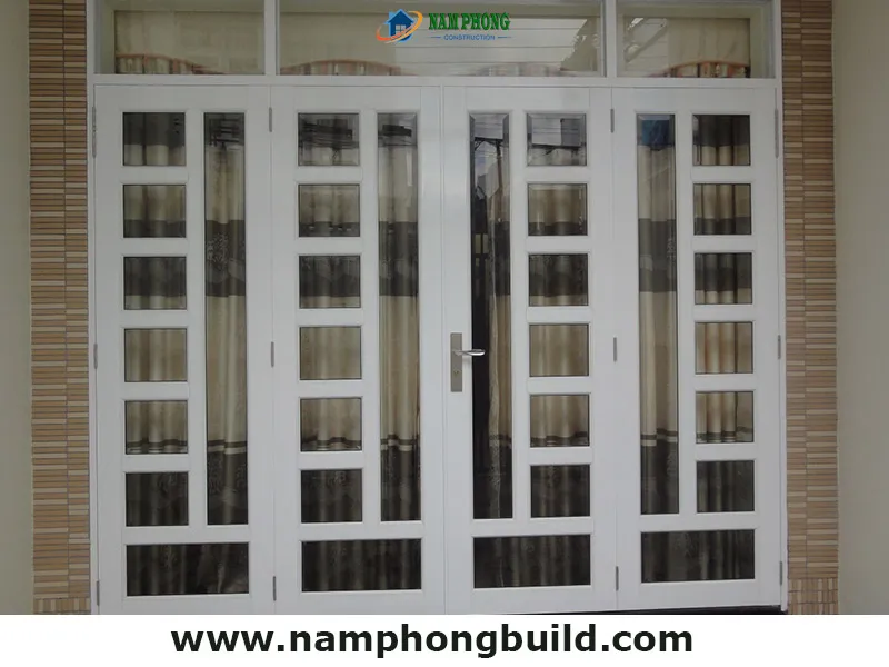 Mẫu cửa sắt hộp kính cường lực sơn tĩnh điện