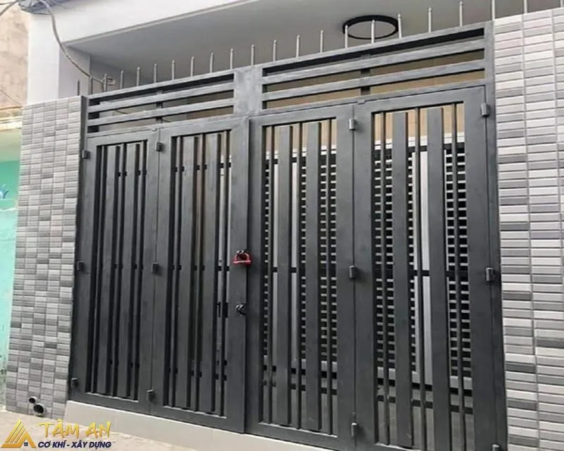 Cấu trúc cửa sắt hộp 4 cánh với bốn cánh đóng mở linh hoạt và bản lề chắc chắn