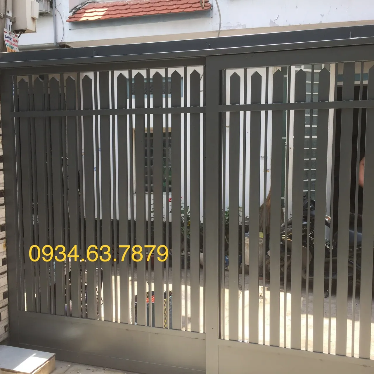 Cửa sắt lùa đẹp tại Q.12 - TP HCM