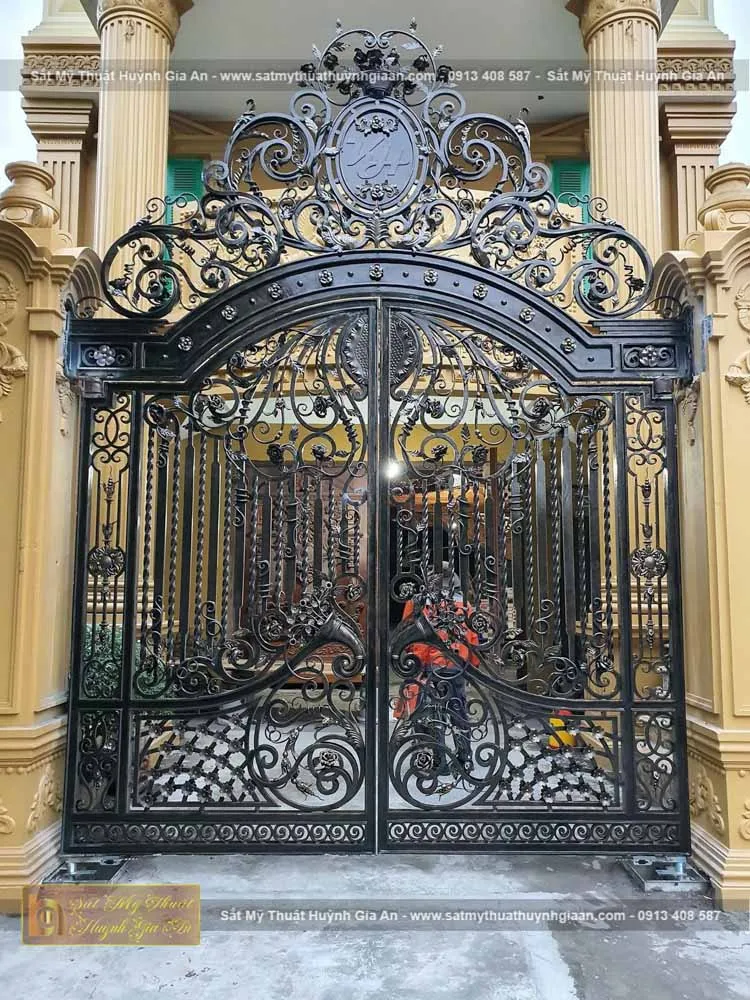 Mẫu cổng mỹ thuật đẹp xa hoa, thời thượng