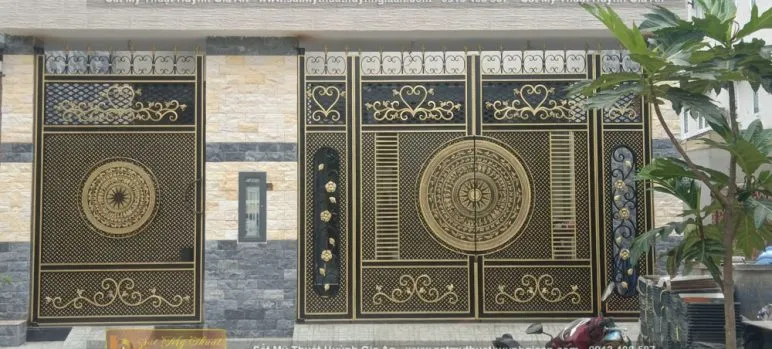 Cửa cổng trống đồng là một trong những mẫu được ưa chuộng hiện nay