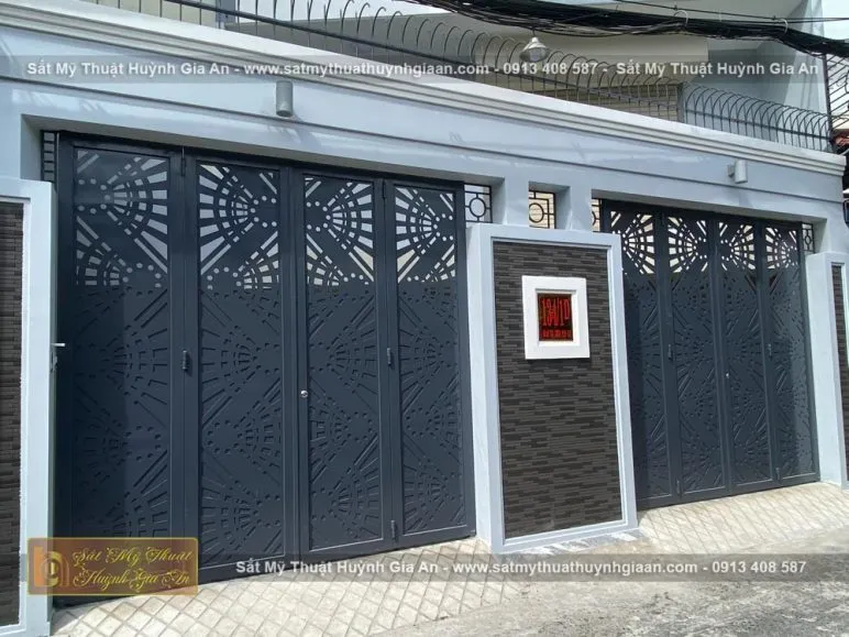 Cửa sắt CNC hiện đại đa dạng về kiểu dáng, màu sắc giúp khách hàng dễ dàng chọn lựa theo sở thích