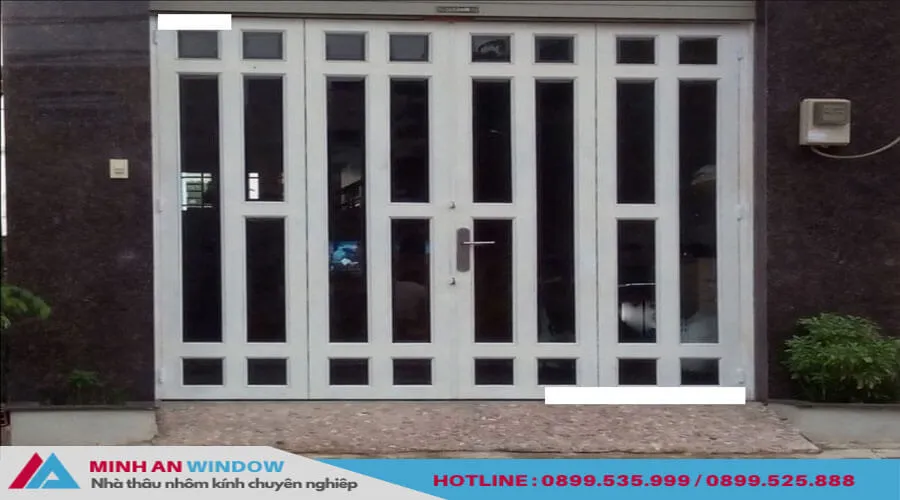 Cửa sắt pano thiết kế đơn giản