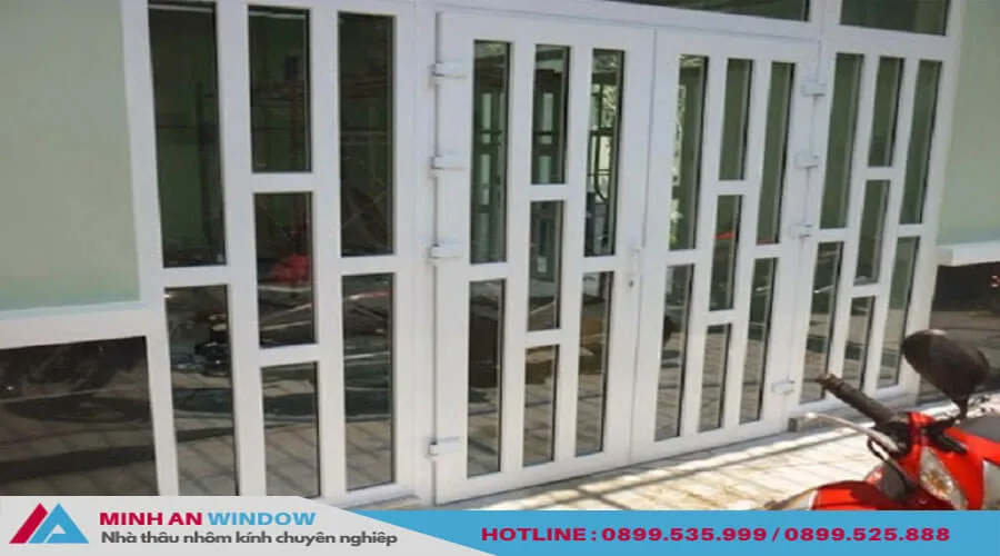 Cửa sắt pano mẫu đẹp đơn giản