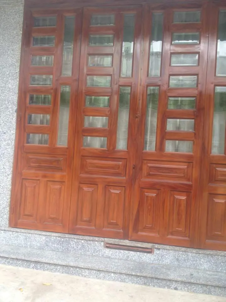 Cửa sắt pano giả gỗ cho nhà ở tại quận 10