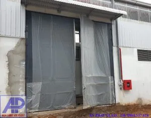 Mẫu cửa sắt tôn siêu to 4 cánh cho nhà máy