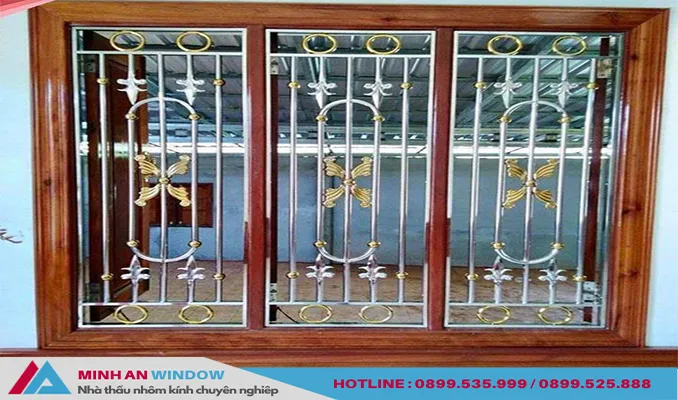 Cửa sổ inox hoa văn cổ điển