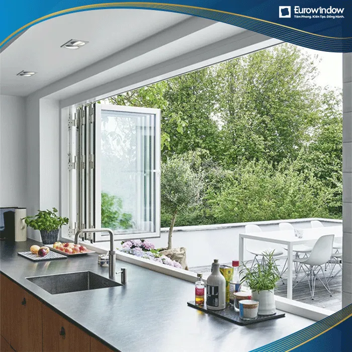 Cửa sổ nhựa lõi thép màu trắng mở xếp trượt 6 cánh lắp tại phòng ăn