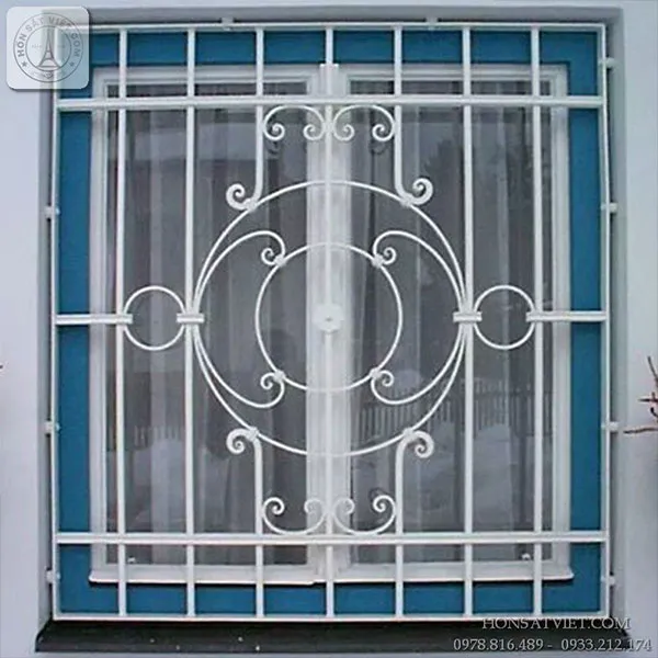 Khung cửa sổ sắt mỹ thuật màu trắng đơn giản bắt mắt