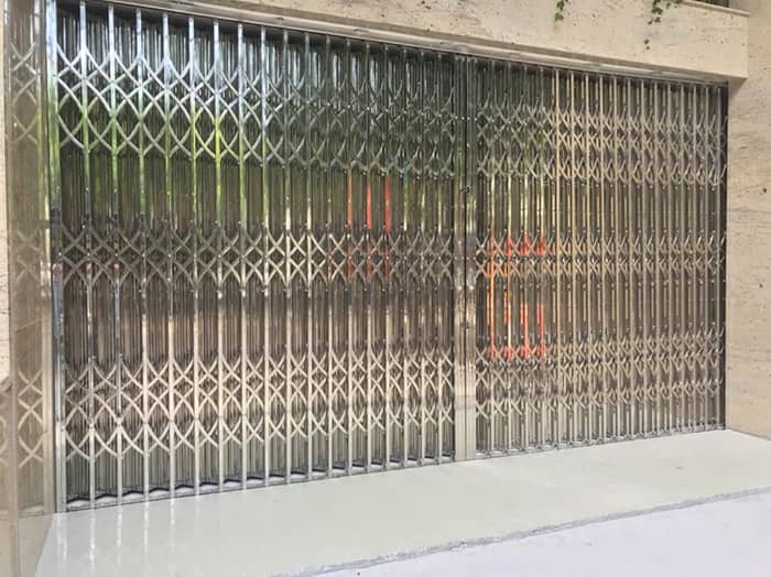 Cửa Xếp Inox: Báo Giá Chi Tiết và Lưu Ý Quan Trọng Tại Hà Nội
