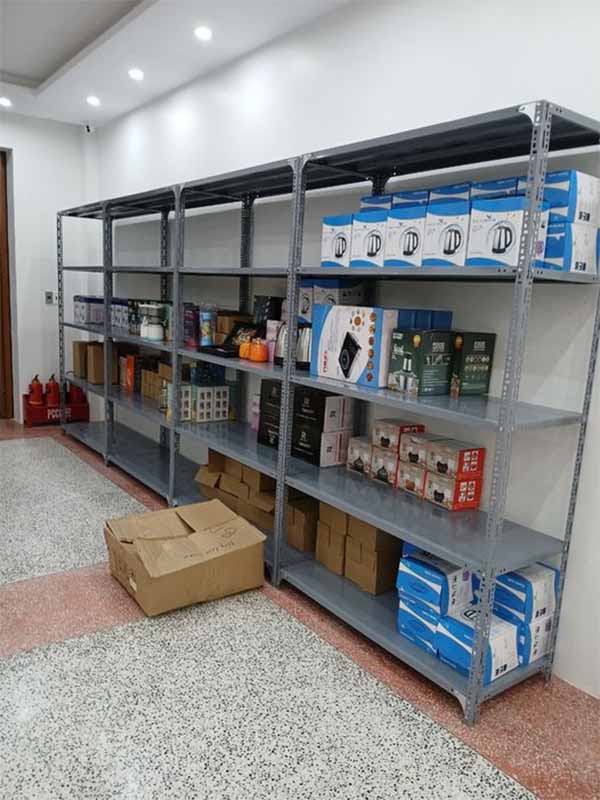 Giá Sắt V Lỗ Làm Kệ: Báo Giá Chi Tiết & Địa Chỉ Mua Uy Tín