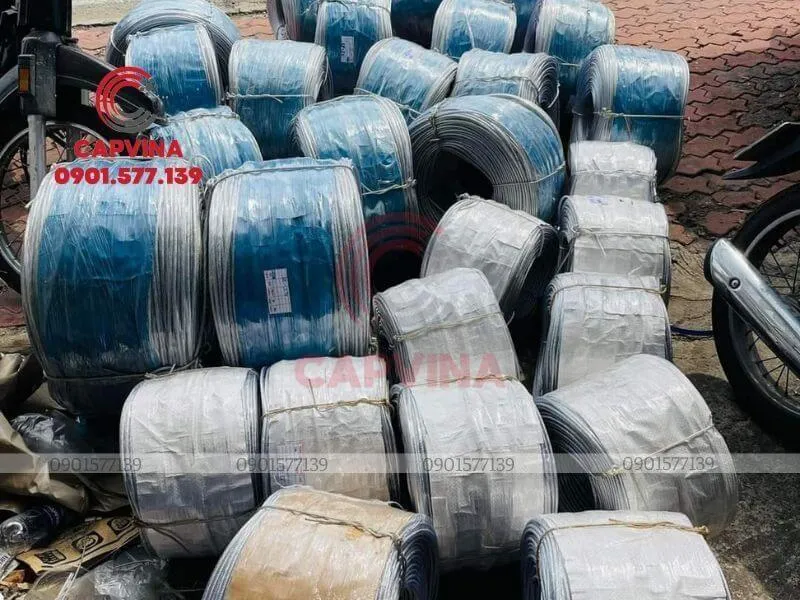 đặc điểm cáp bọc nhựa làm giàn leo