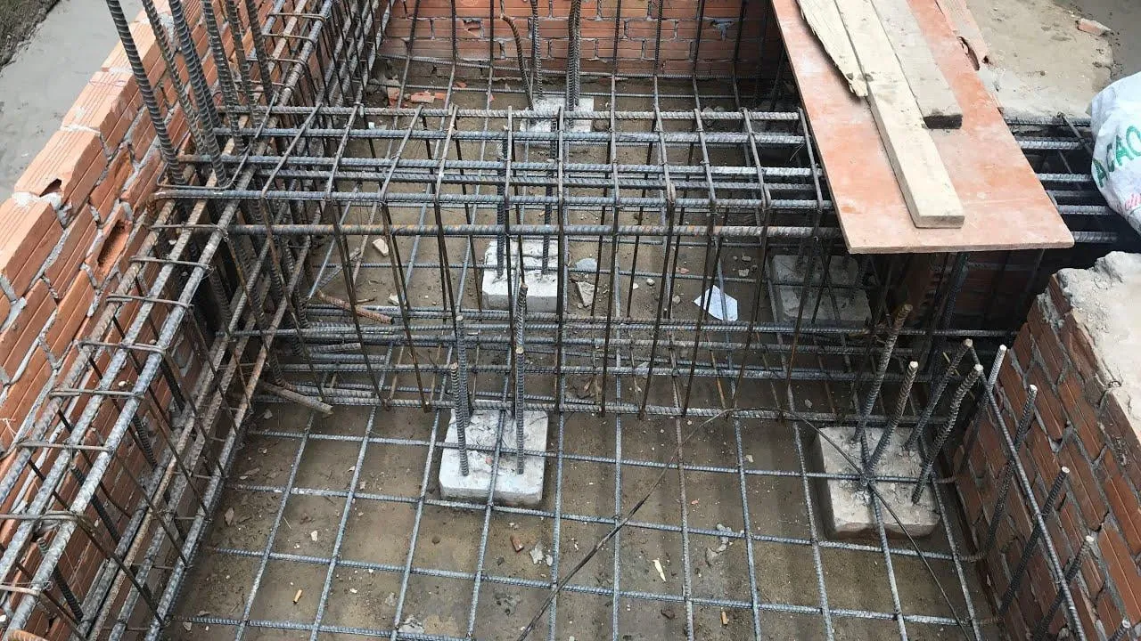 Đài móng được chia làm 2 phần: đài cứng & đài mềm