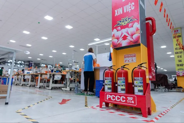 Thiết kế cửa đi và cửa sổ cũng rất quan trọng để đảm bảo nhà xưởng được hoạt động và vận hành đủ an toàn và chất lượng