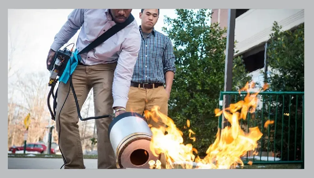 Thiết bị dập lửa bằng sóng âm thanh tần số thấp, sáng chế của sinh viên Trần Việt.