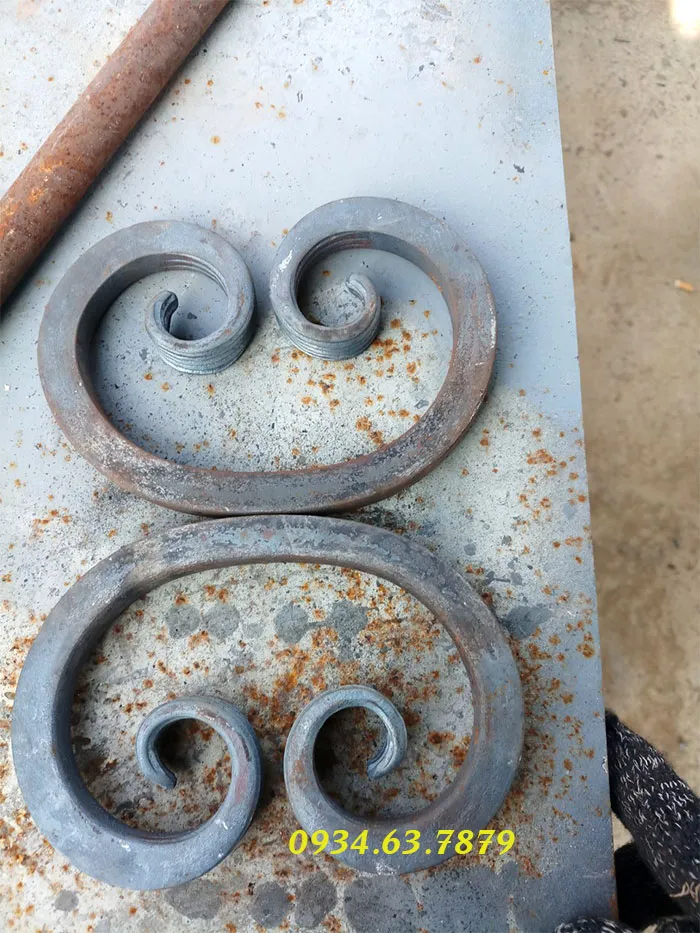 Sắt đặc trơn uốn chữ C