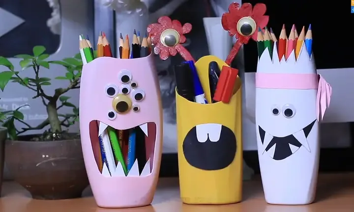 Trẻ đang vui chơi với đồ chơi vận động