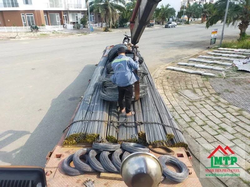 Vận chuyển 500 cây thép Việt Ý cho dự án xây dựng khu đô thị Vinhomes Smart City tại quận Nam Từ Liêm.