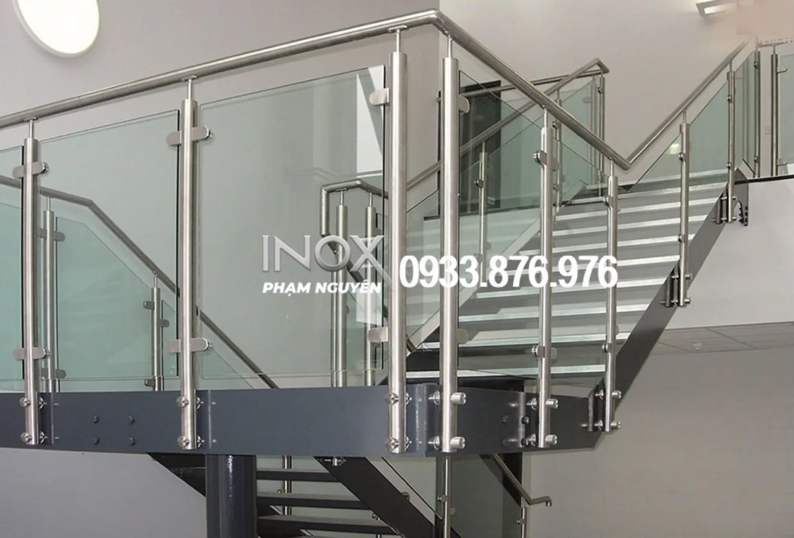 Đội ngũ kỹ thuật gia công tay vịn cầu thang inox chuyên nghiệp