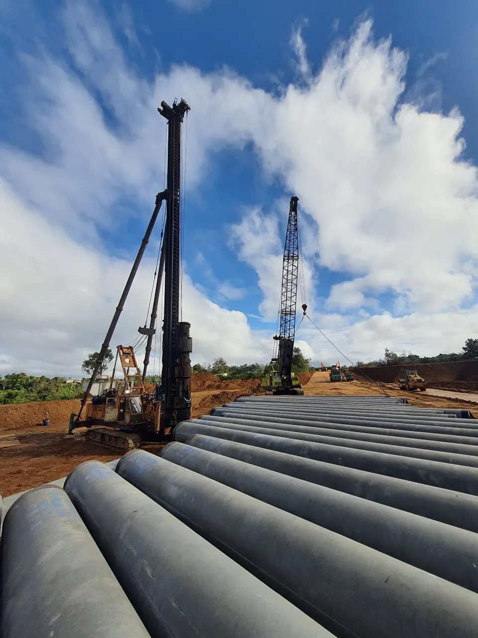 Cấu tạo cọc bê tông 250x250 với cốt thép 4Φ14 và đai ốp Φ6