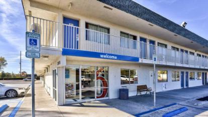 Có Nên Chưng Hoa Loan Trong Phòng Ngủ? Hướng Dẫn Chi Tiết Từ A-Z