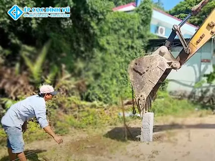 allintitle:máy ép cọc bê tông nhà dân sử dụng xe máy xúc hiện đại