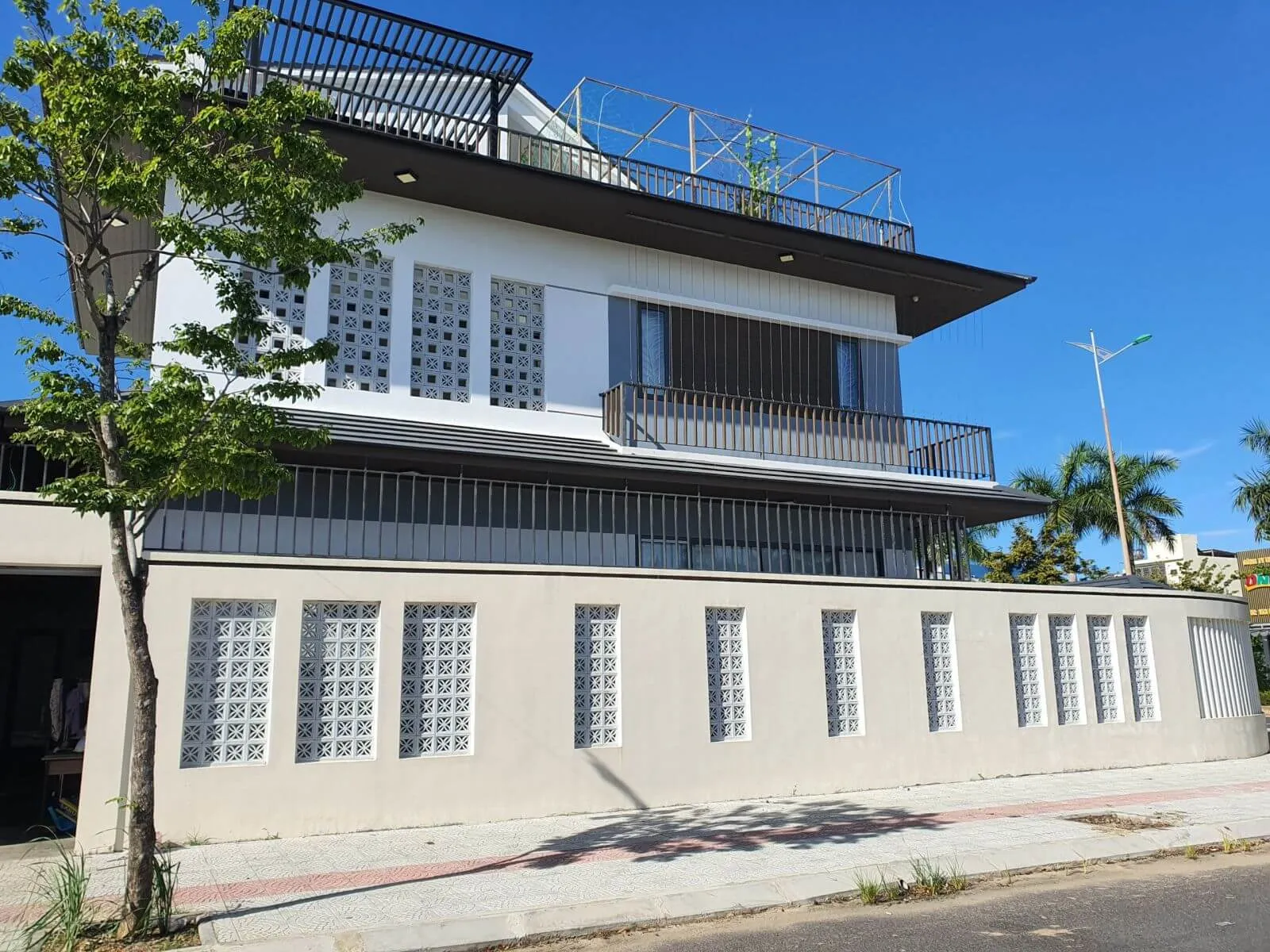 Gạch bông gió với họa tiết truyền thống Việt Nam