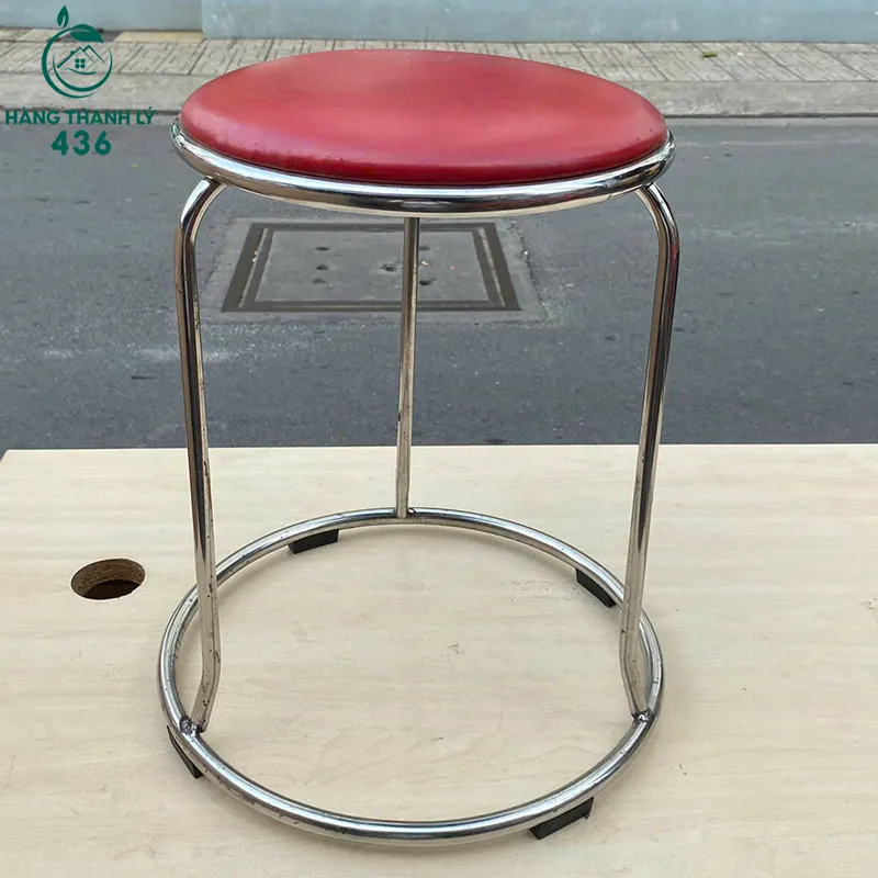 Ghế inox có đệm màu đỏ cũ thanh lý