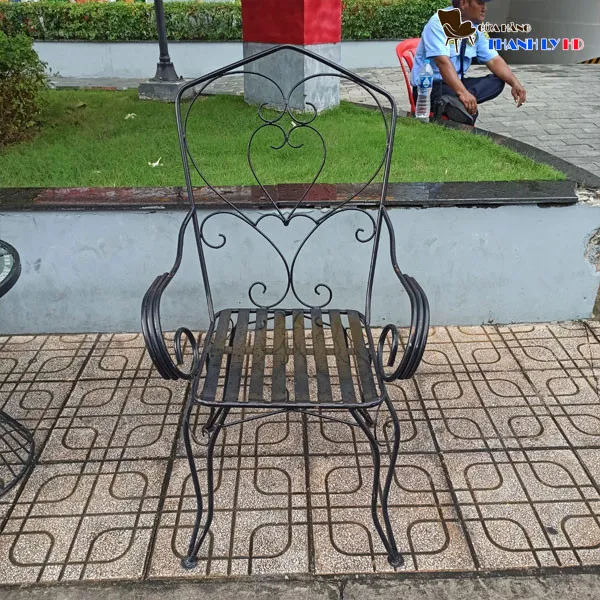 Ghế sắt ngoài trời cũ thanh lý sang trọng