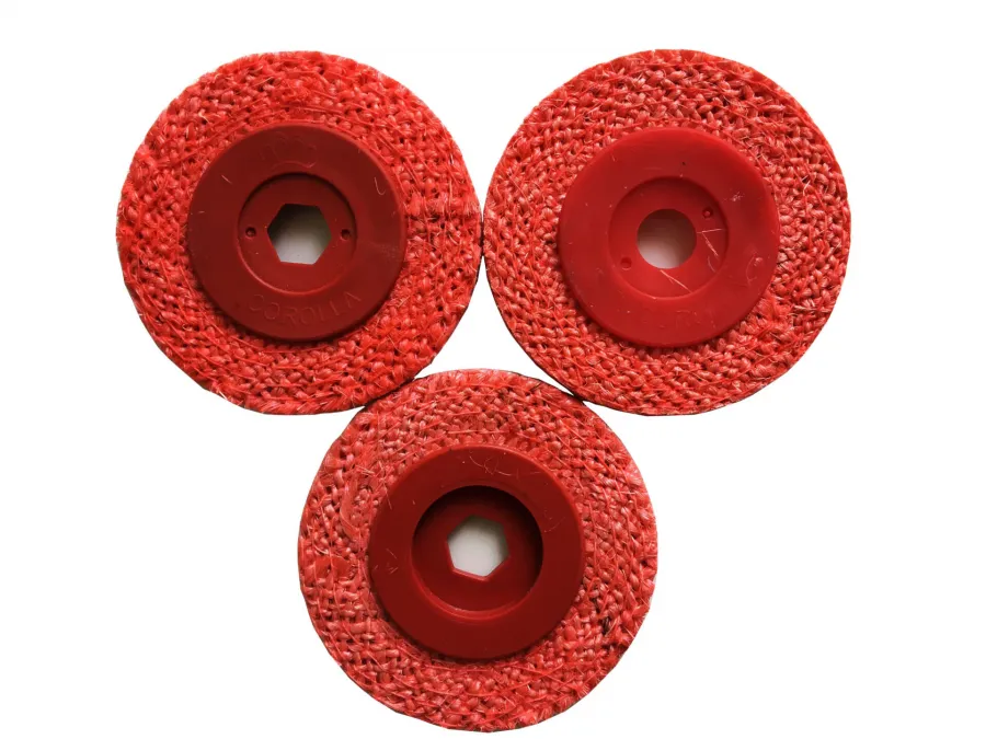 Bông dầu, keo, cana và axit là những vật liệu phổ biến trong việc gia công đánh bóng inox