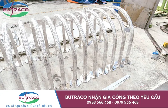 Bông dầu, keo, cana và axit là những vật liệu phổ biến trong việc gia công đánh bóng inox