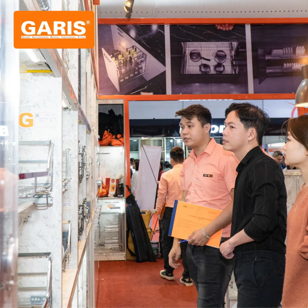 Showroom Garis trưng bày sản phẩm phụ kiện bếp