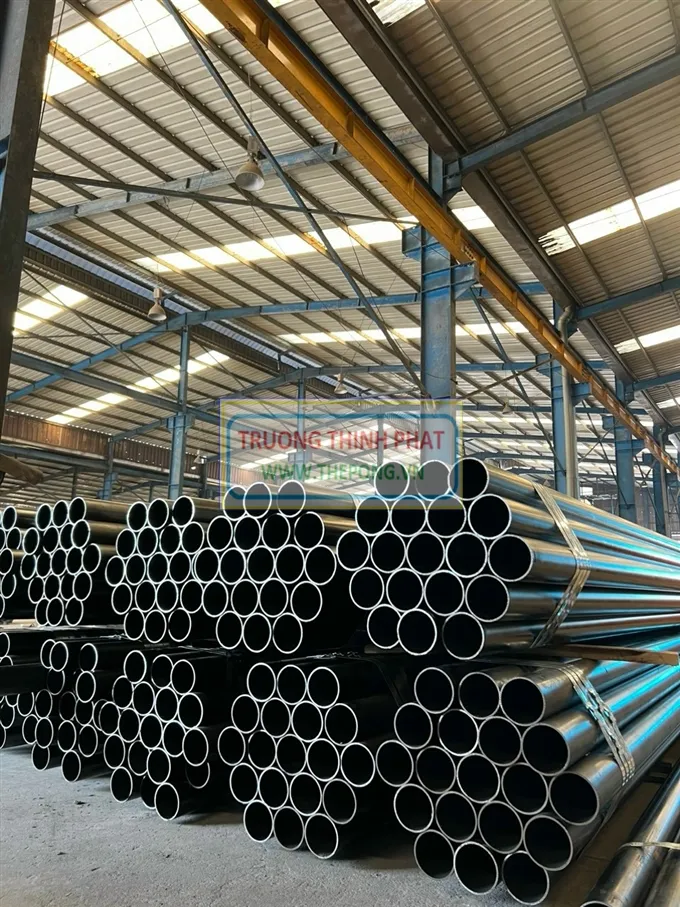 Xu hướng báo giá thép ống đen Hòa Phát biến động năm 2026