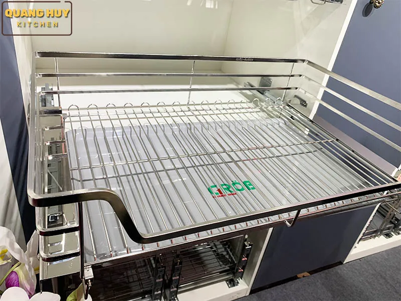 Khay hứng nước có thương hiệu Grob in trên khay