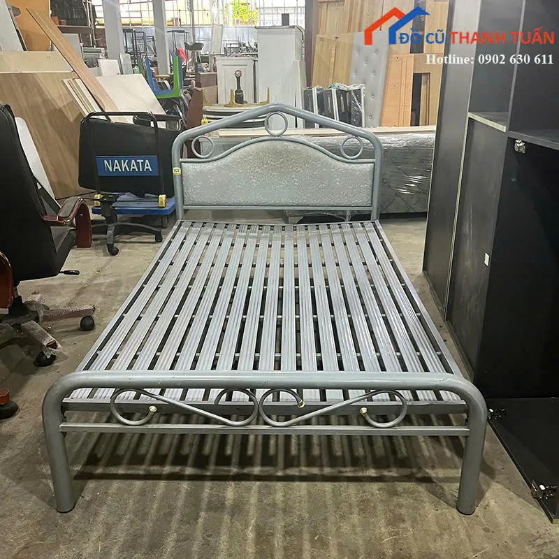 Giường Sắt 1M2x2M Tựa Đầu Ốp Nệm Cũ (Nhiều Mẫu)