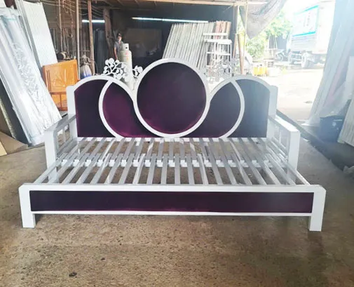 3. Giường ghế sắt gấp gọn nghệ thuật