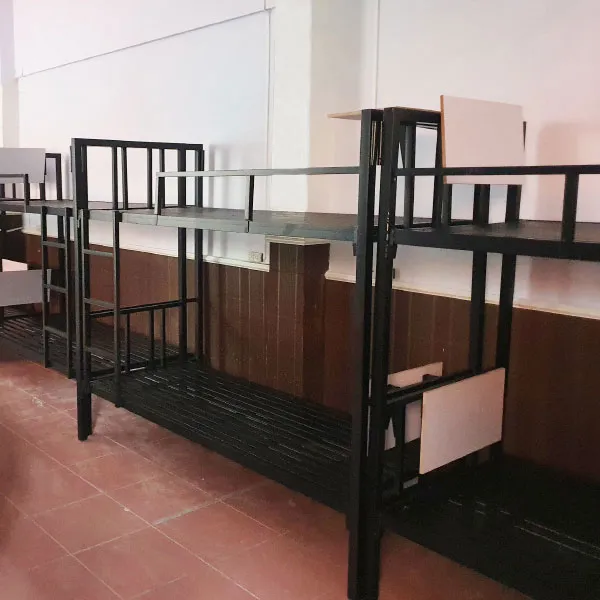 Giường sắt 2 tầng có bàn học màu gỗ