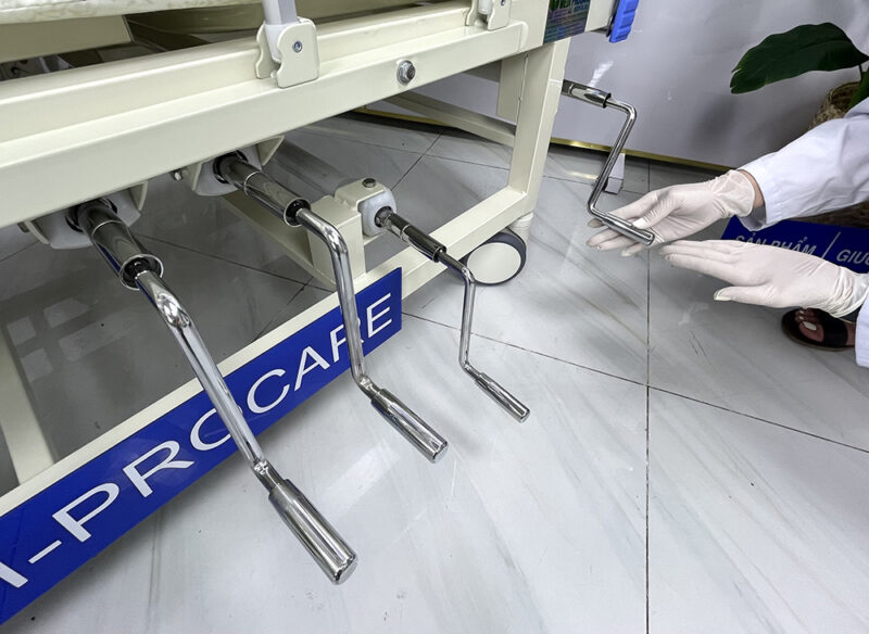 Giường Inox 1 Tay Quay: Lựa Chọn Tối Ưu Cho Chăm Sóc Sức Khỏe Tại Nhà