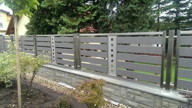 Hàng rào inox hiện đại, thiết kế tối giản