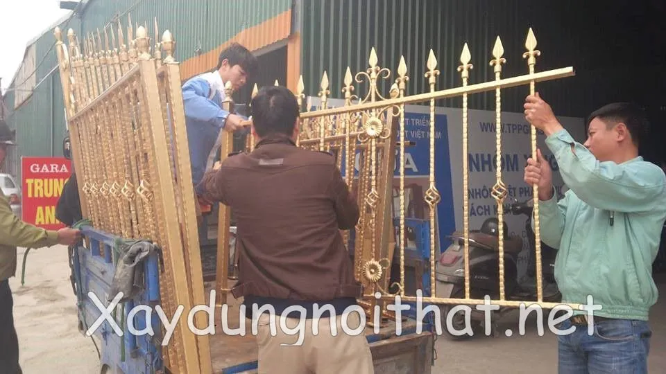 Hàng rào inox chuẩn bị lắp tại công trình