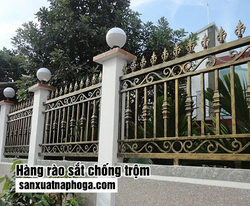 Hàng rào sắt chống trộm màu trắng, sang trọng và an toàn