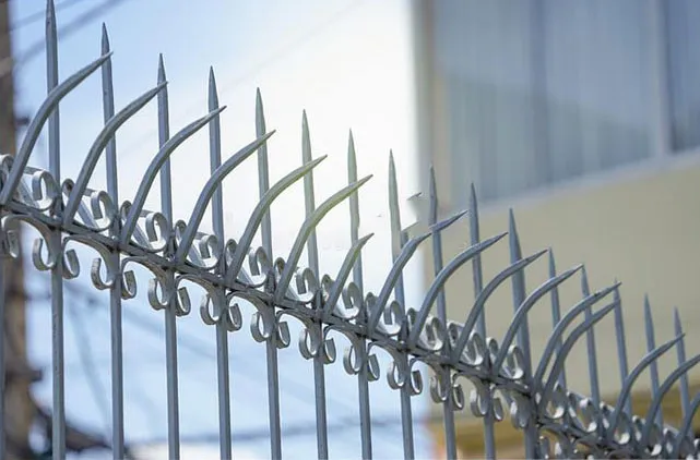 Hàng rào sắt chống trộm phong cách hiện đại
