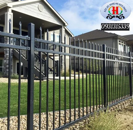Hàng rào sắt hộp mạ kẽm thiết kế đơn giản