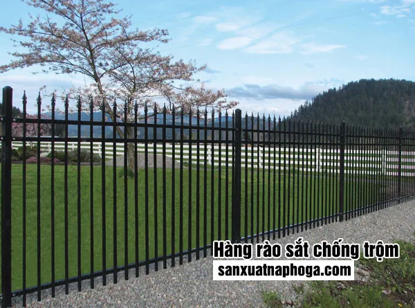 Hàng rào sắt mũi giáo chống trộm, thiết kế nhọn tăng cường an ninh