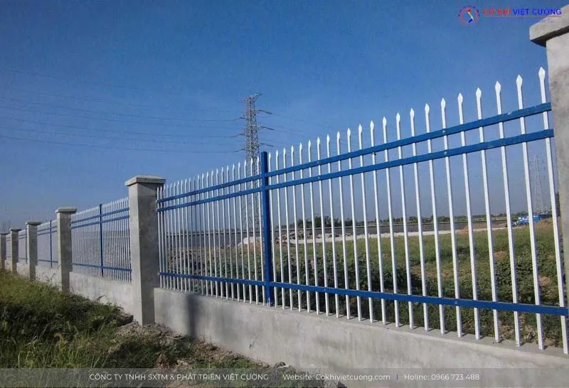 Hàng rào thép hộp Việt Cường thi công tại Gia Lâm - Hà Nội